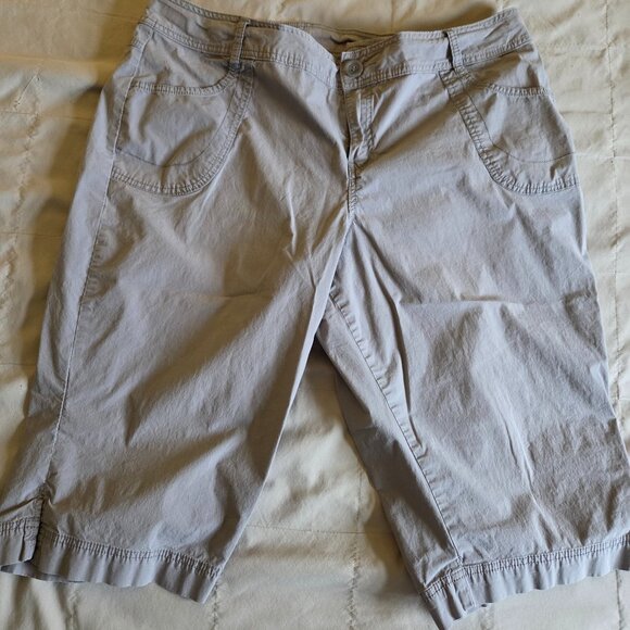 Lane Bryant Gray Capri Pants Plus Size 20 - Picture 1 of 8